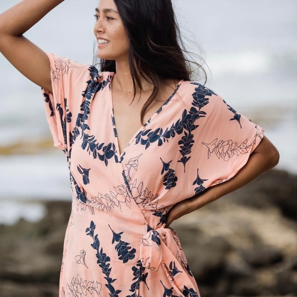 Romper Maji in plumeria lei